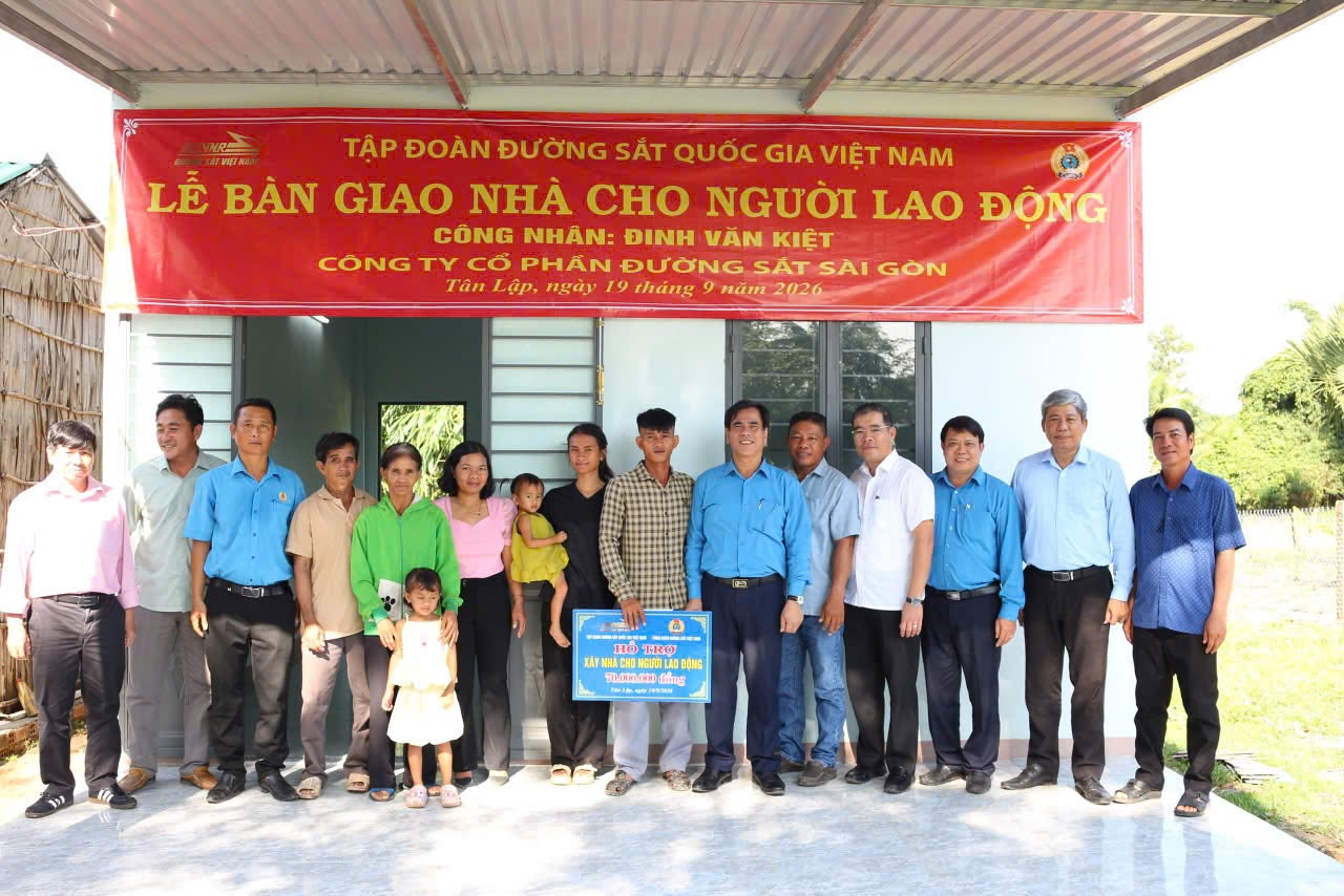 Công nhân Đường sắt vui mừng nhận nhà mới